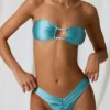 Top bikini a fascia con dettagli in perle d’acqua dolce in turchese Top bikini a fascia con dettagli in perle d’acqua dolce in turchese