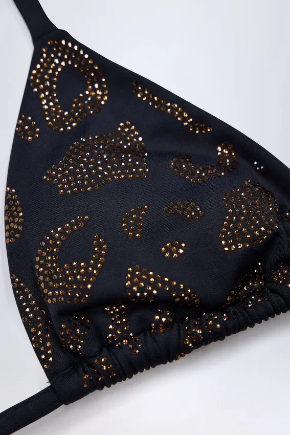 Top bikini a triangolo Comoros con dettagli decorativi in nero Top bikini a triangolo Comoros con dettagli decorativi in nero