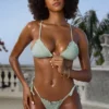 Top bikini a triangolo con collo all’americana in tessuto stropicciato color salvia Top bikini a triangolo con collo all’americana in tessuto stropicciato color salvia