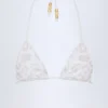 Top bikini a triangolo con dettagli charm Comoros in bianco Top bikini a triangolo con dettagli charm Comoros in bianco