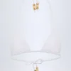 Top bikini a triangolo con dettagli charm Comoros in bianco Top bikini a triangolo con dettagli charm Comoros in bianco