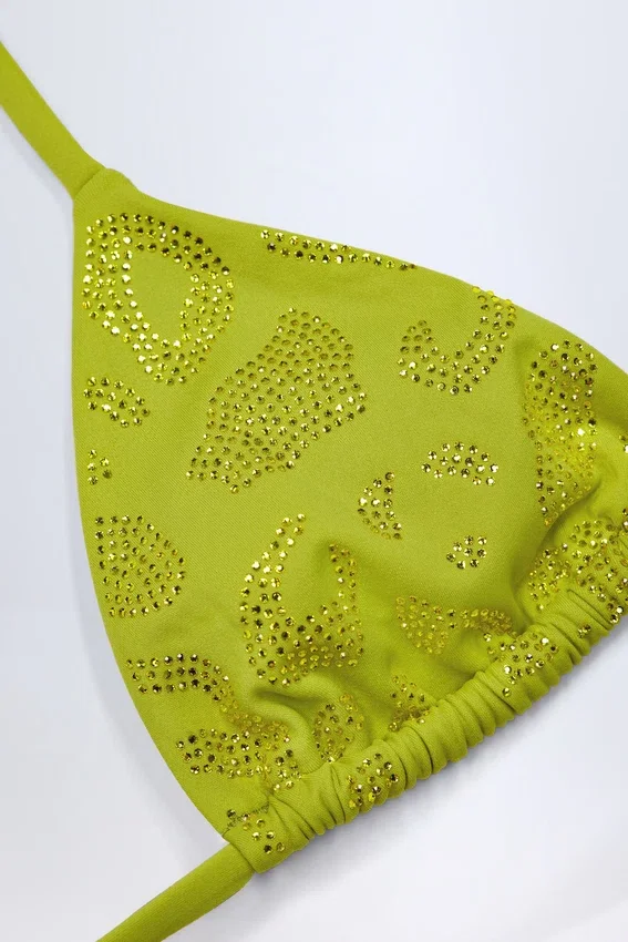 Top bikini a triangolo con dettagli decorativi Comoros in verde oliva Top bikini a triangolo con dettagli decorativi Comoros in verde oliva