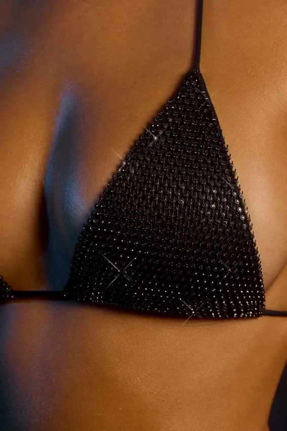 Top bikini a triangolo con scollo all’americana decorato in nero Top bikini a triangolo con scollo all’americana decorato in nero