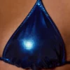 Top bikini a triangolo con scollo all’americana in blu metallizzato Top bikini a triangolo con scollo all’americana in blu metallizzato