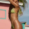 Top bikini a triangolo decorato Baie in verde oliva Top bikini a triangolo decorato Baie in verde oliva