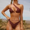 Top bikini asimmetrico Carmella in marrone Top bikini asimmetrico Carmella in marrone