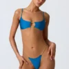 Top bikini con cut-out e decorazioni a catena Sanibel in blu oceano Top bikini con cut-out e decorazioni a catena Sanibel in blu oceano
