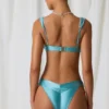 Top bikini con dettagli in perle Akoya e ruches in turchese Top bikini con dettagli in perle Akoya e ruches in turchese