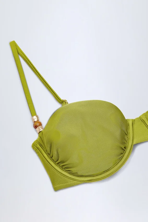 Top bikini con ferretto arricciato e decorazioni in perline Bruny in verde oliva Top bikini con ferretto arricciato e decorazioni in perline Bruny in verde oliva