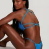 Top bikini con scollo rotondo e spalline in seersucker blu neon