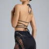 Top bikini con spalline incrociate e decorazioni Liberty in nero Top bikini con spalline incrociate e decorazioni Liberty in nero