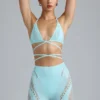 Top bikini Liberty con spalline incrociate e decorazioni in blu ghiaccio Top bikini Liberty con spalline incrociate e decorazioni in blu ghiaccio