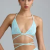 Top bikini Liberty con spalline incrociate e decorazioni in blu ghiaccio Top bikini Liberty con spalline incrociate e decorazioni in blu ghiaccio