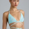Top bikini Liberty con spalline incrociate e decorazioni in blu ghiaccio Top bikini Liberty con spalline incrociate e decorazioni in blu ghiaccio