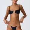 Top bikini nero con cut-out e decorazioni a catena Sanibel Top bikini nero con cut-out e decorazioni a catena Sanibel