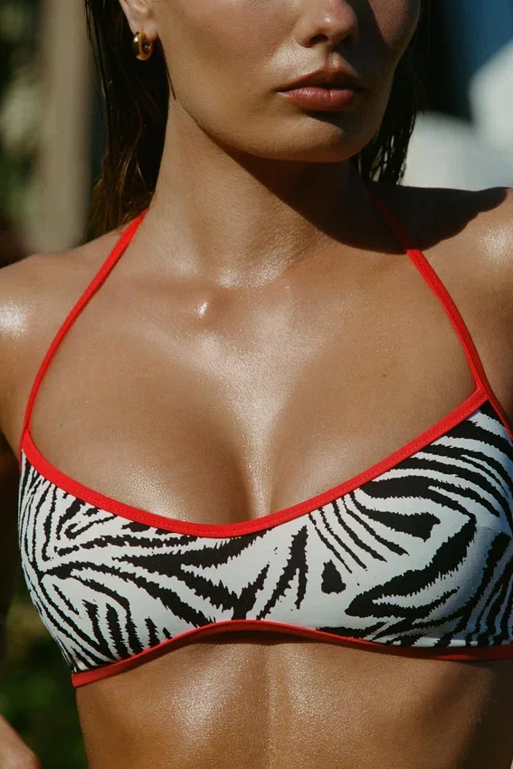 Top bikini reversibile con scollo all’americana Zuma con stampa zebrata Top bikini reversibile con scollo all’americana Zuma con stampa zebrata