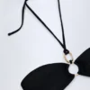 Top bikini Savai con dettagli metallici e arricciature, nero Top bikini Savai con dettagli metallici e arricciature, nero