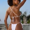 Top bikini triangolare con collo all’americana Crinkle Swim in bianco Top bikini triangolare con collo all’americana Crinkle Swim in bianco