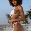 Top bikini triangolare con collo all’americana Crinkle Swim in bianco Top bikini triangolare con collo all’americana Crinkle Swim in bianco