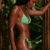 Top bikini triangolare multiuso in seersucker verde acqua Top bikini triangolare multiuso in seersucker verde acqua