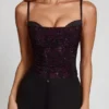 Top con collo a cappuccio e decorazioni Armelia in serpente viola Top con collo a cappuccio e decorazioni Armelia in serpente viola