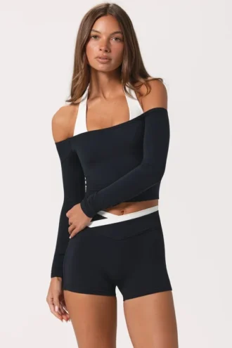 Top con spalle scoperte in morbido jersey nero