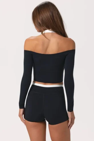 Top con spalle scoperte in morbido jersey nero