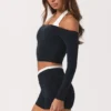 Top con spalle scoperte in morbido jersey nero