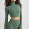 Top corto a collo alto Soft Active in kaki Top corto a collo alto Soft Active in kaki