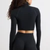 Top corto a collo alto Soft Active in nero