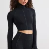 Top corto a collo alto Soft Active in nero