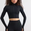 Top corto a collo alto Soft Active in nero