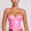 Top corto a corsetto con ferretti in vinile Cassandra, rosa Top corto a corsetto con ferretti in vinile Cassandra, rosa