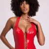 Top corto a corsetto con scollo all’americana e lacci in vinile Ophelia, colore rosso fuoco Top corto a corsetto con scollo all’americana e lacci in vinile Ophelia, colore rosso fuoco