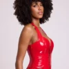 Top corto a corsetto con scollo all’americana e lacci in vinile Ophelia, colore rosso fuoco Top corto a corsetto con scollo all’americana e lacci in vinile Ophelia, colore rosso fuoco