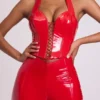 Top corto a corsetto con scollo all’americana e lacci in vinile Ophelia, colore rosso fuoco Top corto a corsetto con scollo all’americana e lacci in vinile Ophelia, colore rosso fuoco