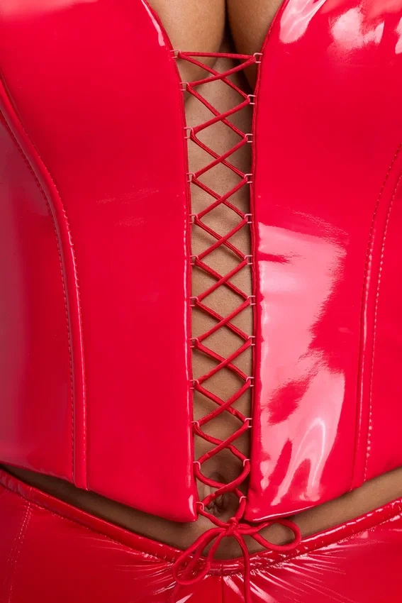 Top corto a corsetto con scollo all’americana e lacci in vinile Ophelia, colore rosso fuoco Top corto a corsetto con scollo all’americana e lacci in vinile Ophelia, colore rosso fuoco