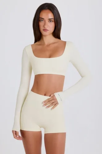 Top corto a maniche lunghe color crema