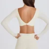 Top corto a maniche lunghe color crema