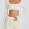 Top corto a maniche lunghe color crema