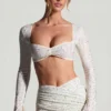 Top corto a maniche lunghe con decorazioni Lumina in bianco Top corto a maniche lunghe con decorazioni Lumina in bianco
