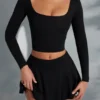 Top corto a maniche lunghe con scollo quadrato Nadiya in nero Top corto a maniche lunghe con scollo quadrato Nadiya in nero