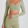 Top corto a maniche lunghe in color Matcha