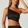 Top corto asimmetrico con ruches Brisa in nero Top corto asimmetrico con ruches Brisa in nero