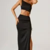 Top corto asimmetrico con ruches Brisa in nero Top corto asimmetrico con ruches Brisa in nero
