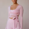 Top corto avvolgente a maniche lunghe in rosa tenue