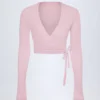 Top corto avvolgente Lou in punto raso rosa confetto Top corto avvolgente Lou in punto raso rosa confetto