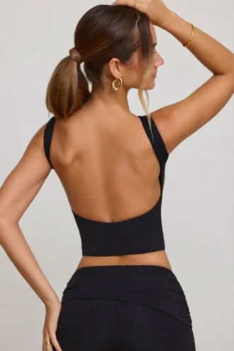 Top corto con collo alto e schiena scoperta Wren in nero