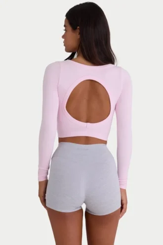 Top corto con cut-out in tessuto a costine morbido senza cuciture in rosa cipria