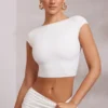 Top corto con maniche ad aletta e schiena scoperta Juno in bianco Top corto con maniche ad aletta e schiena scoperta Juno in bianco